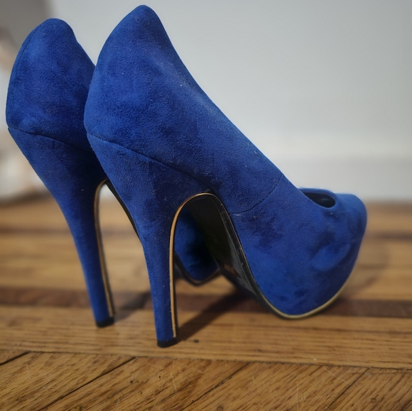 Red Circle Platform Heels - Picture 3 of 4